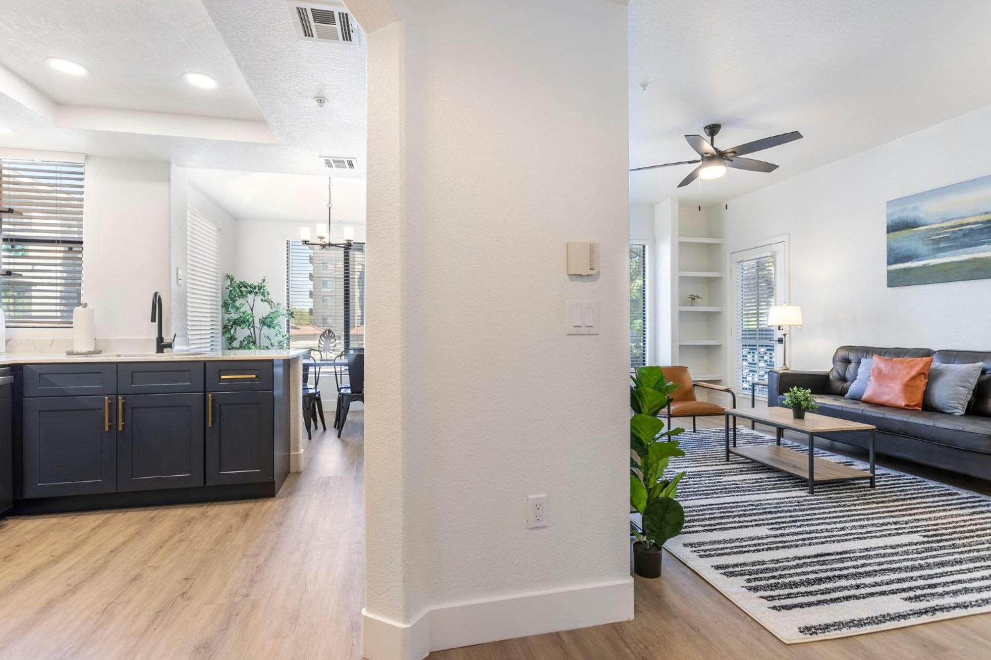 2br Cozysuites At Kierland Commons With Pool #05 Apartment