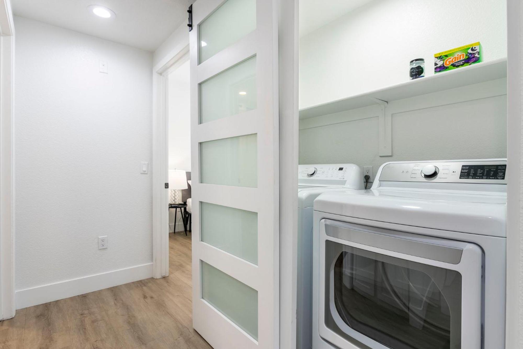 2br Cozysuites At Kierland Commons With Pool #05 *