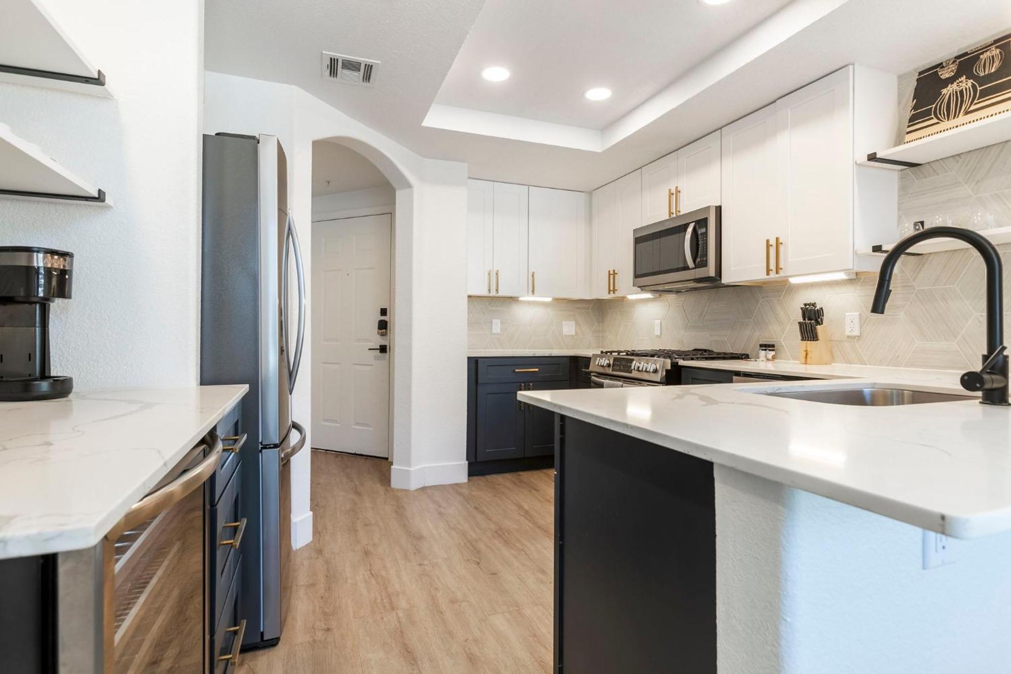 2br Cozysuites At Kierland Commons With Pool #05 Apartment