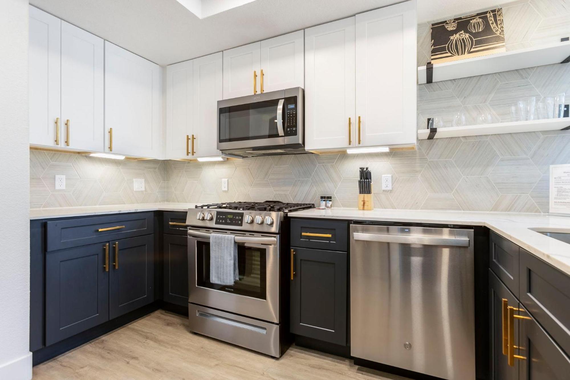 2br Cozysuites At Kierland Commons With Pool #05 *