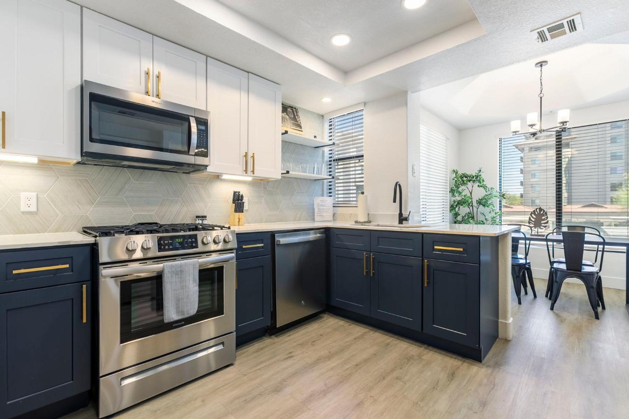 2br Cozysuites At Kierland Commons With Pool #05 Scottsdale