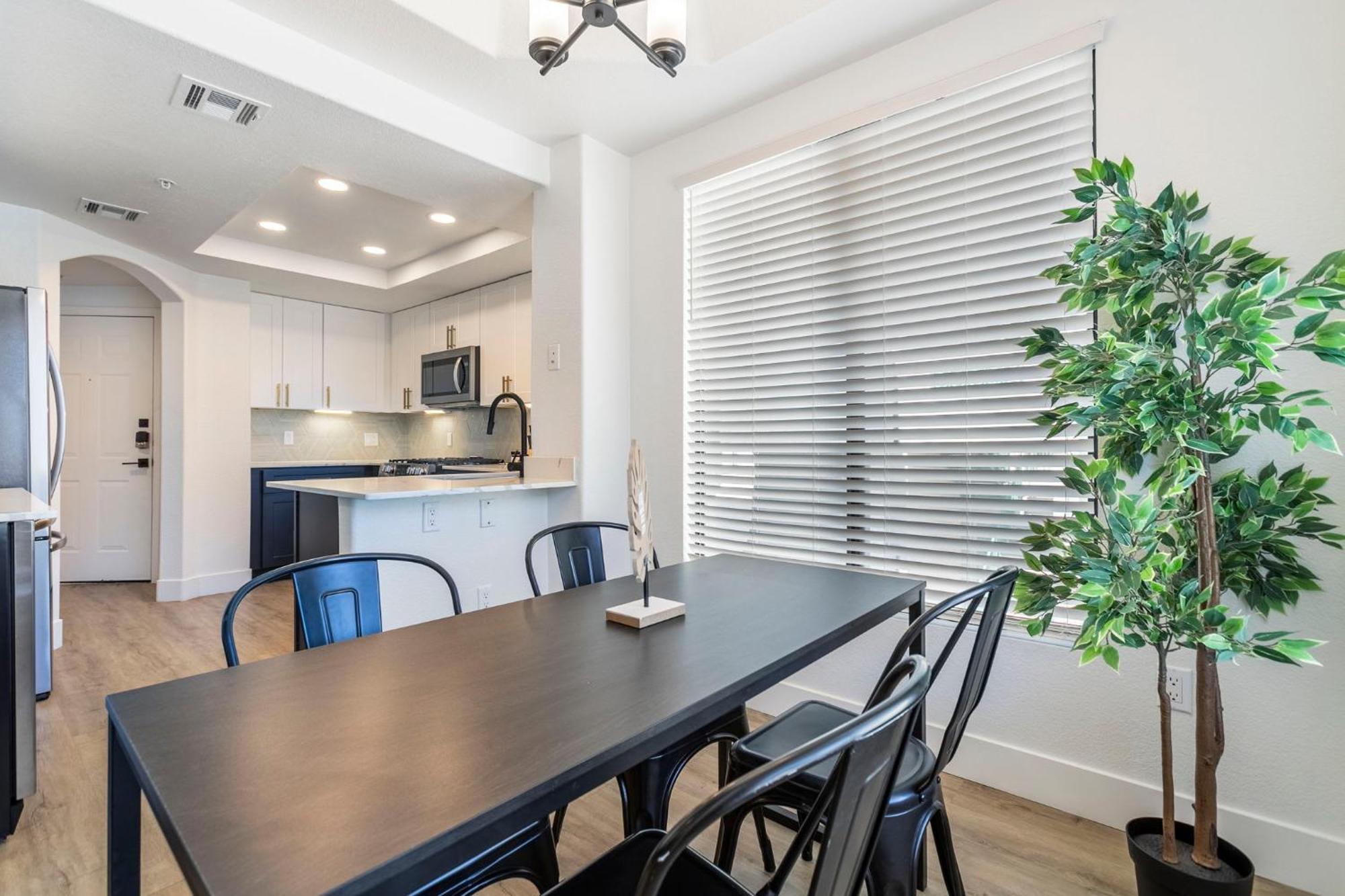 2br Cozysuites At Kierland Commons With Pool #05 * Scottsdale