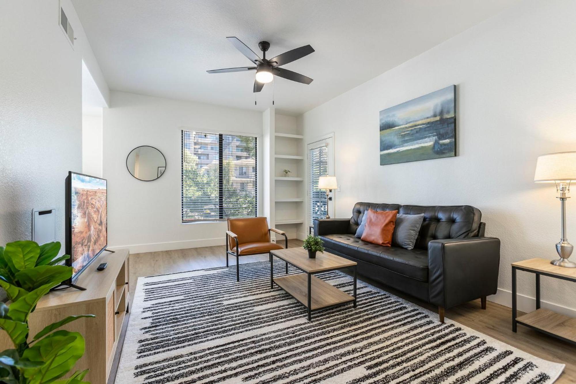 2br Cozysuites At Kierland Commons With Pool #05