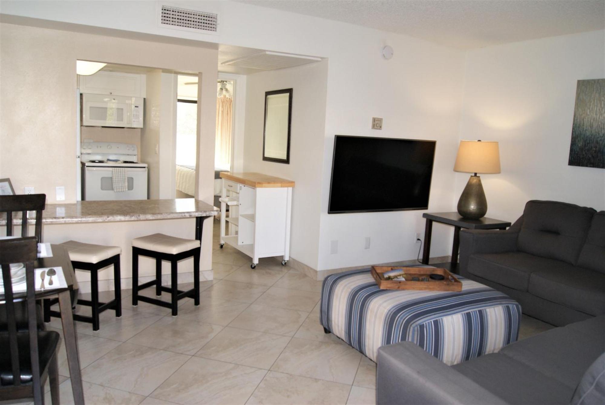 Apartment 132 Fully Furnished, Amenities Galore Scottsdale