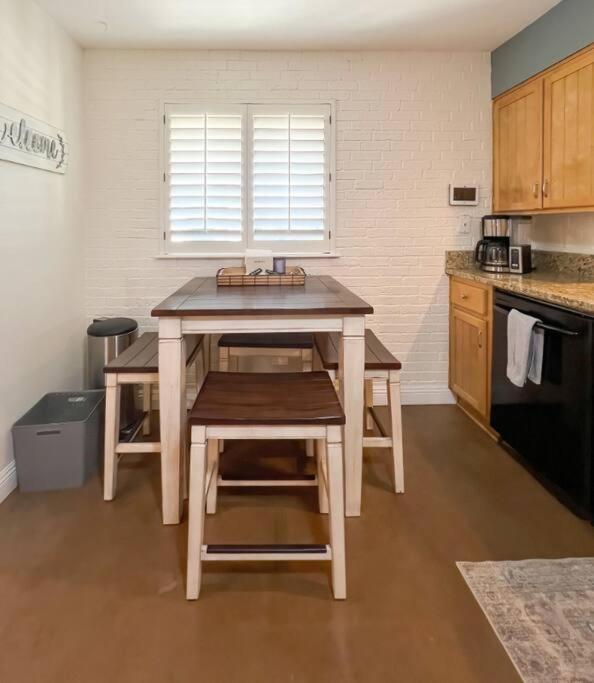 Heated Pool, King Beds, Bbq, Sleeps 10 *
