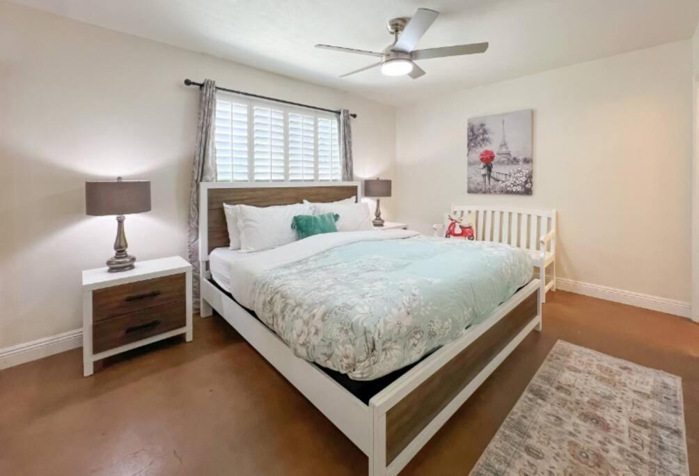 Heated Pool, King Beds, Bbq, Sleeps 10 Holiday home Scottsdale