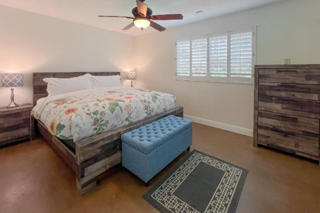 Holiday home Heated Pool, King Beds, Bbq, Sleeps 10 Scottsdale