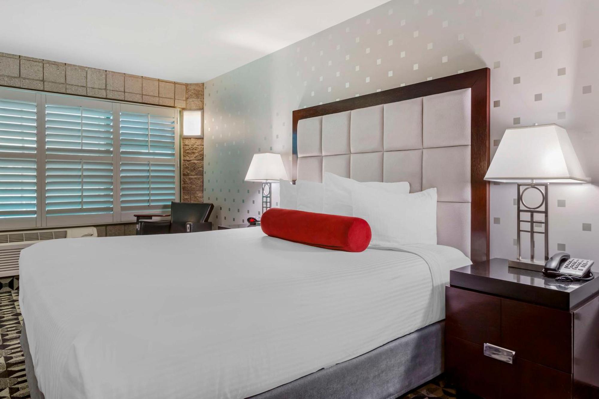 Western Sundial Hotel