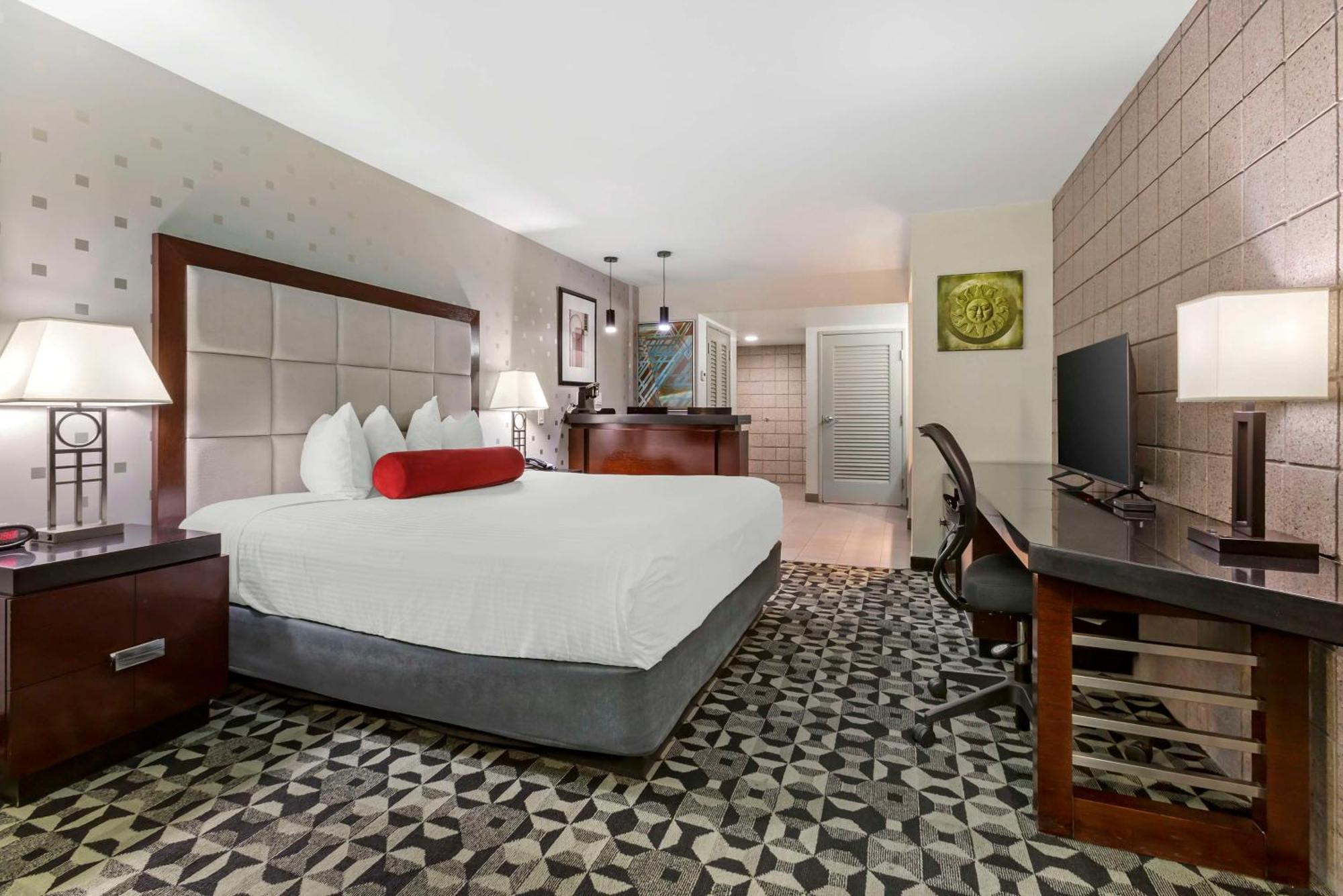 Western Sundial Hotel Scottsdale