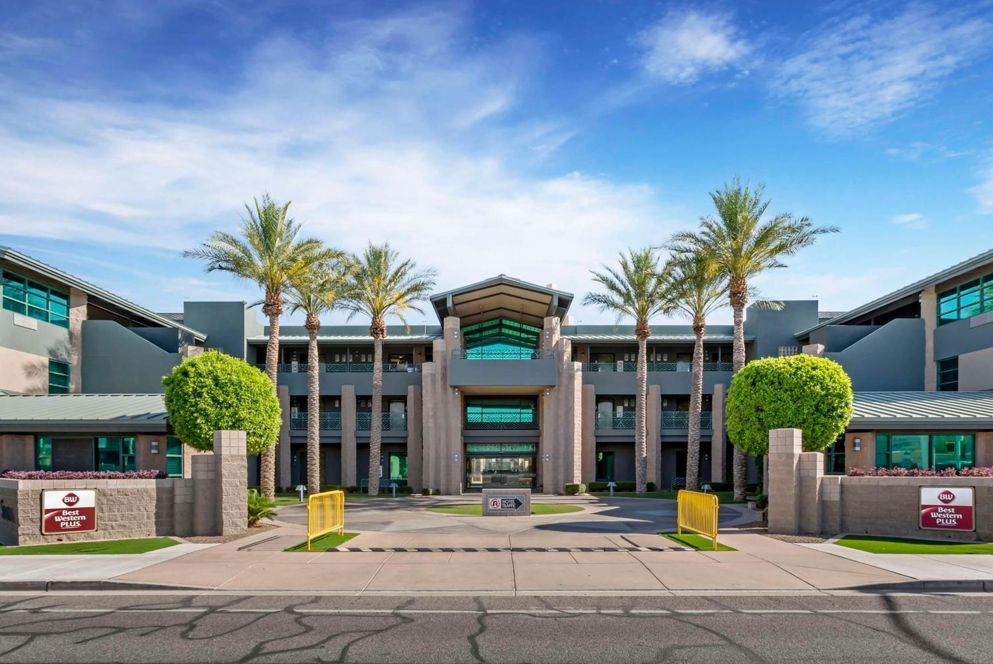 Western Sundial Hotel