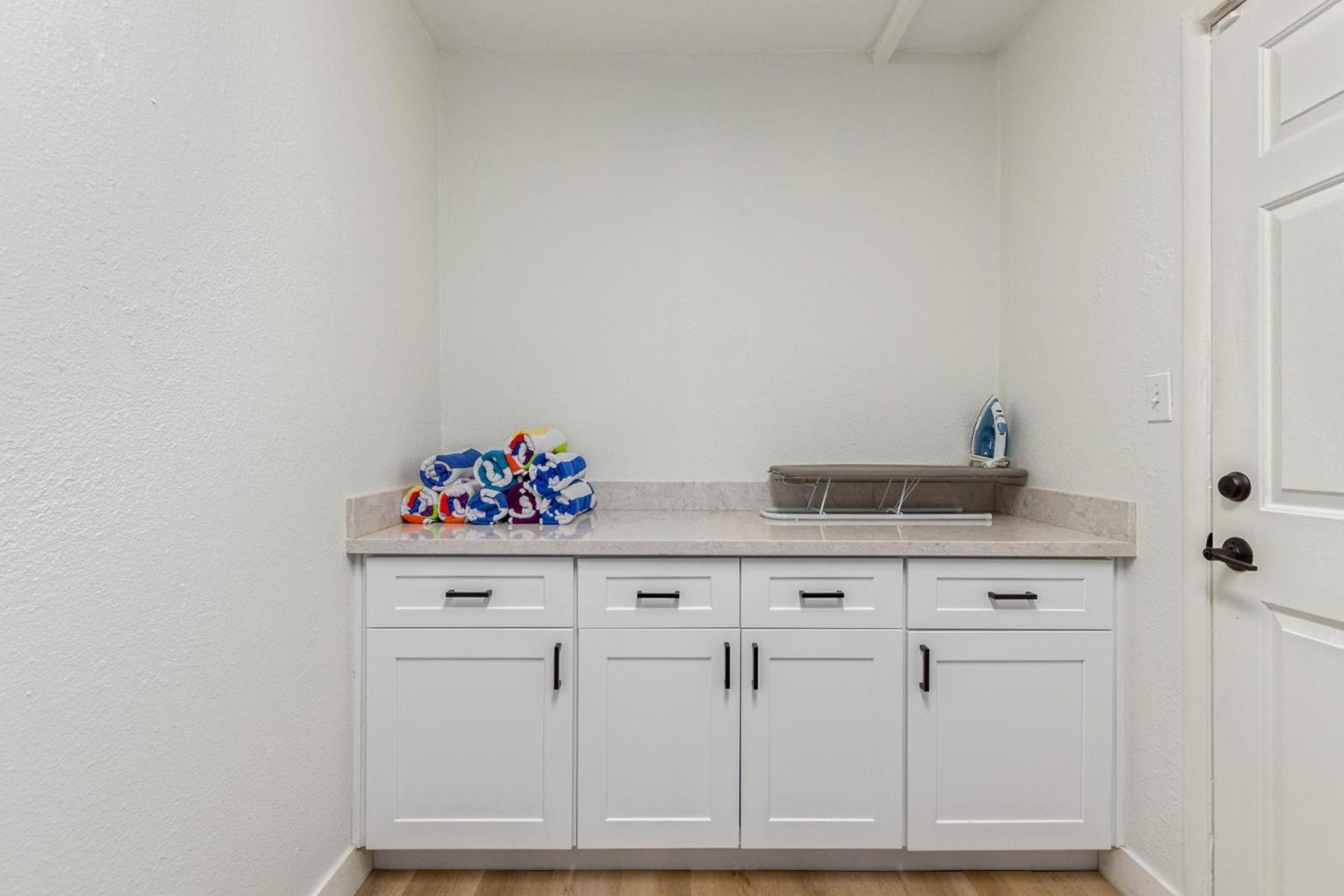 Holiday home Desert Rose-hot Tub-pool Heat Avail-fire Pit-golf!