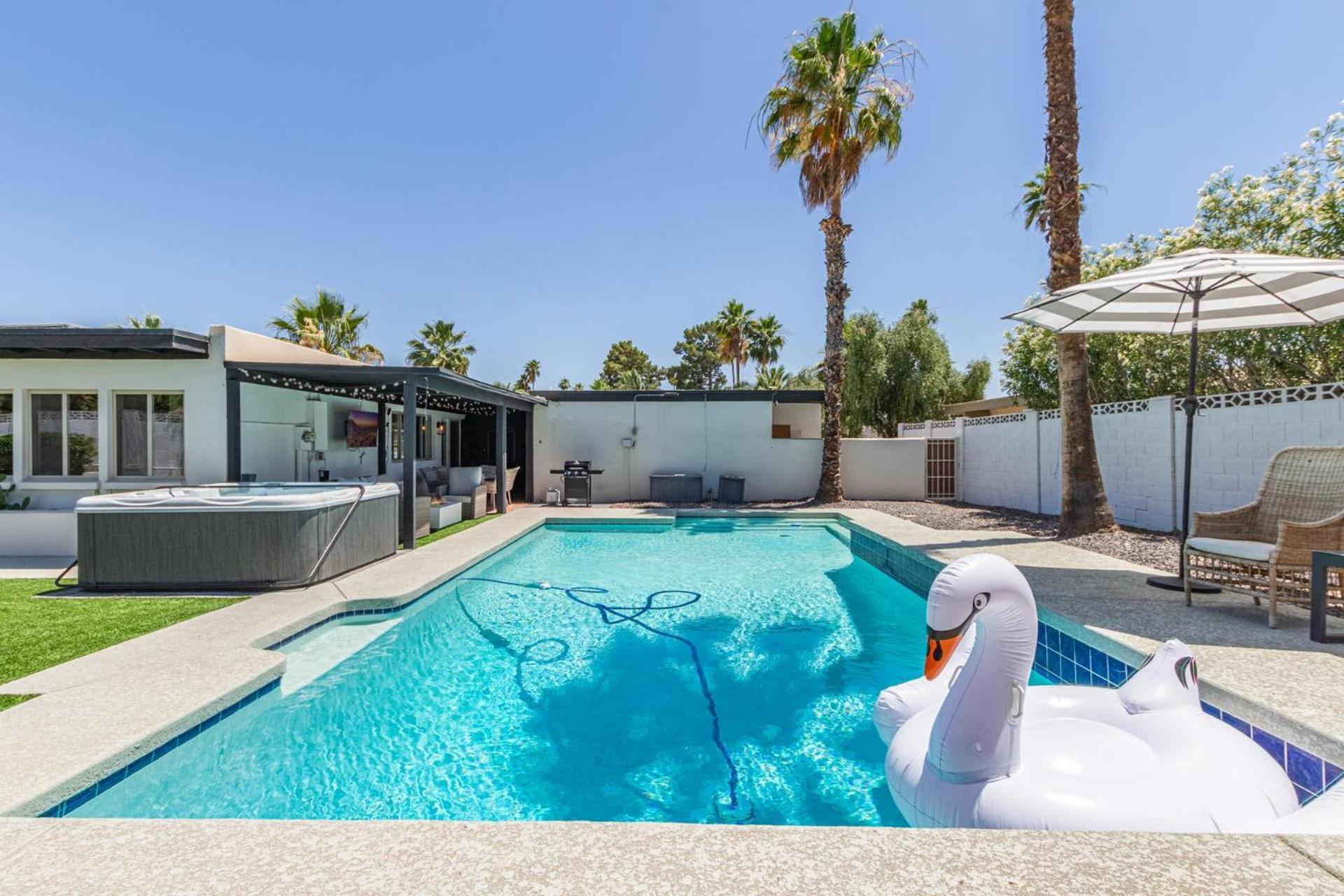 Desert Rose-hot Tub-pool Heat Avail-fire Pit-golf!