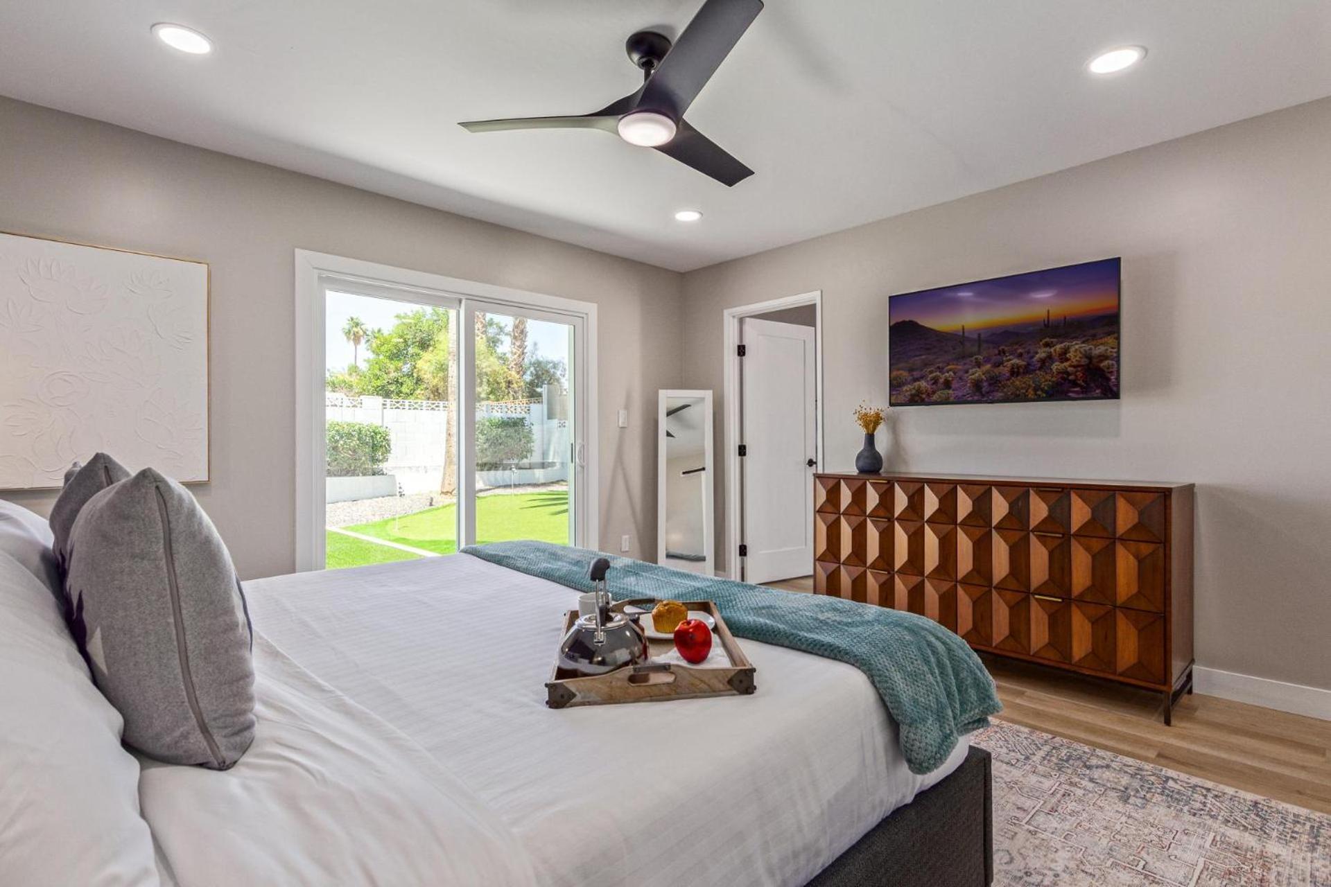 Holiday home Desert Rose-hot Tub-pool Heat Avail-fire Pit-golf! *