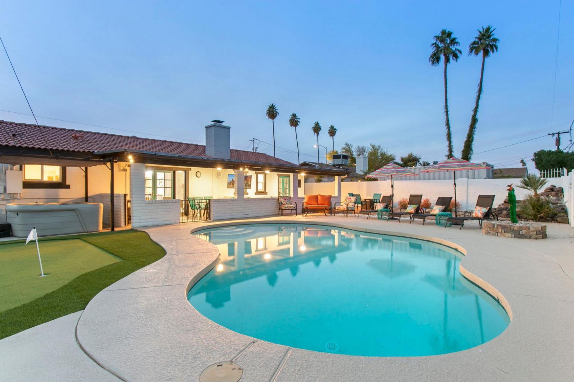 Old Town Oasis Wheated Pool, Hot Tub, & Fire Pit