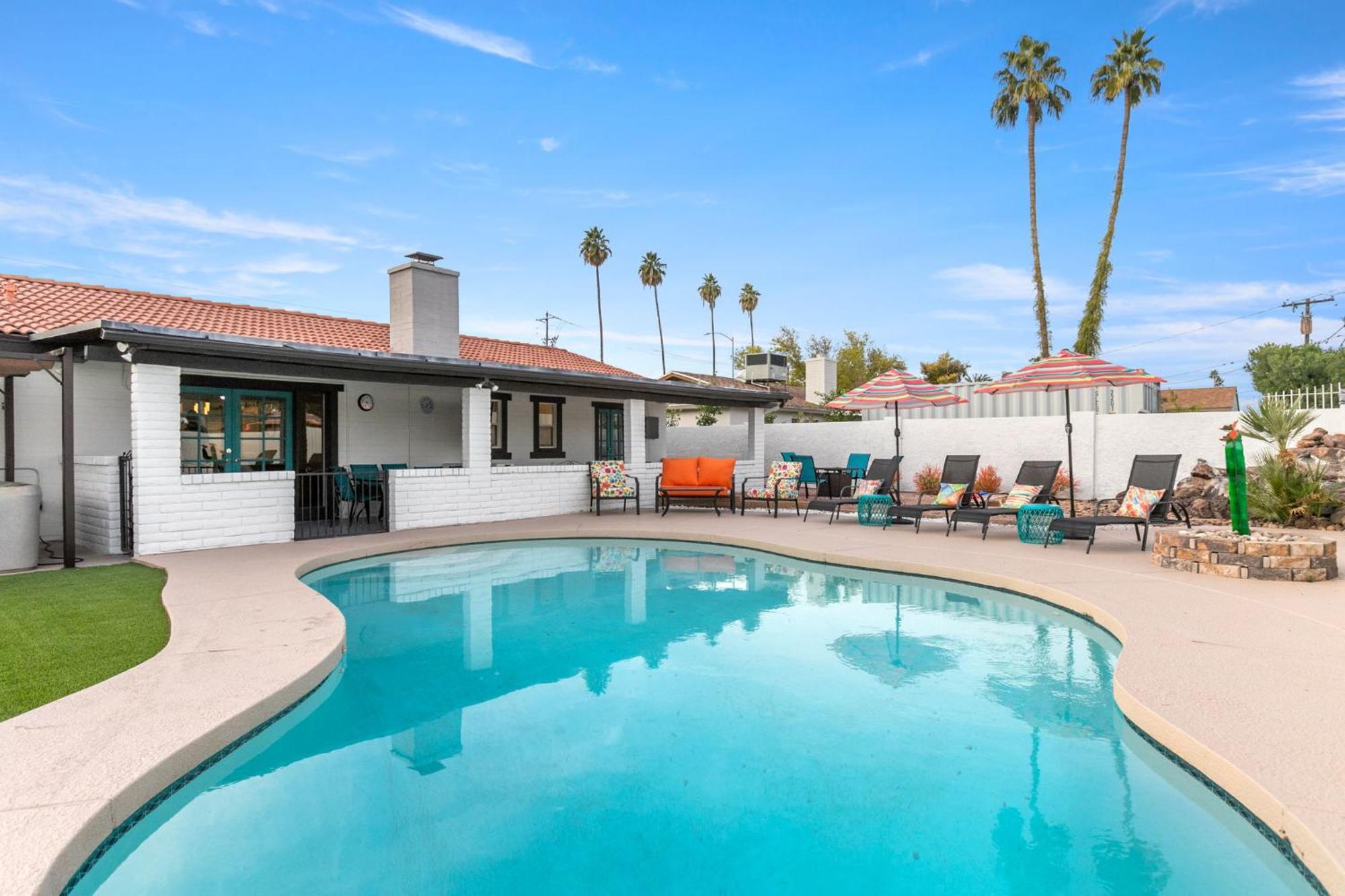 Old Town Oasis Wheated Pool, Hot Tub, & Fire Pit *