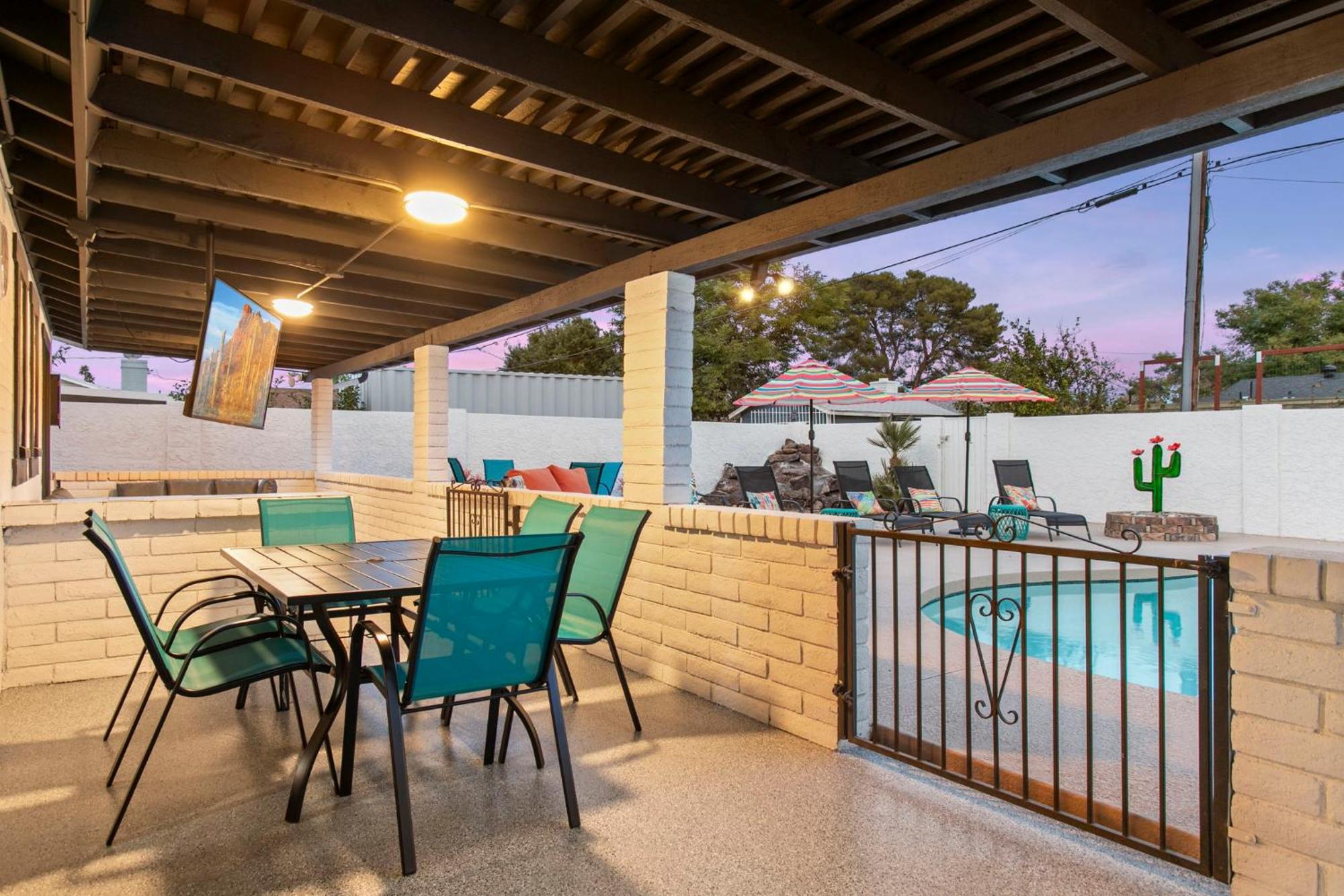 Old Town Oasis Wheated Pool, Hot Tub, & Fire Pit Holiday home *