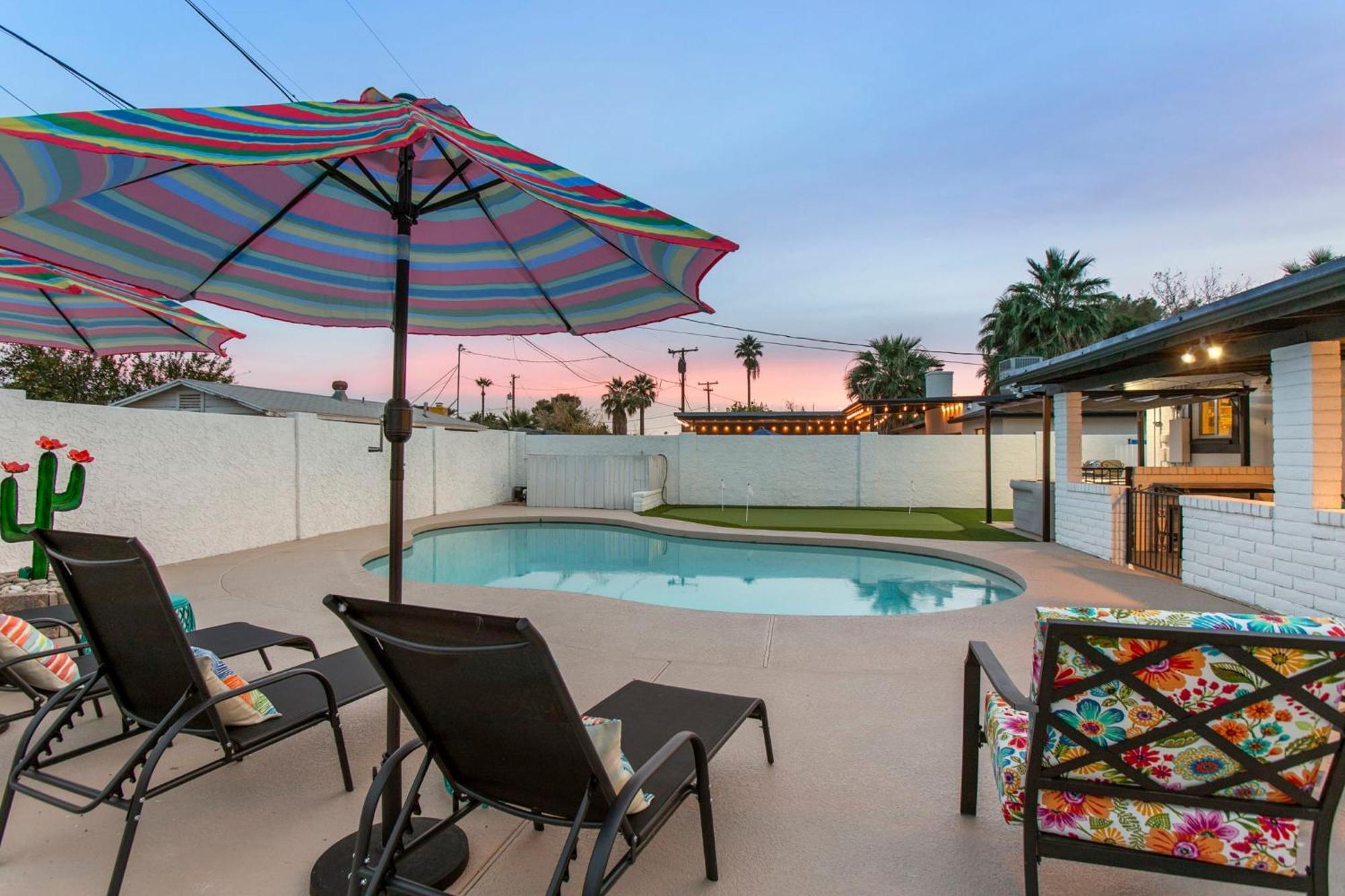 Old Town Oasis Wheated Pool, Hot Tub, & Fire Pit *