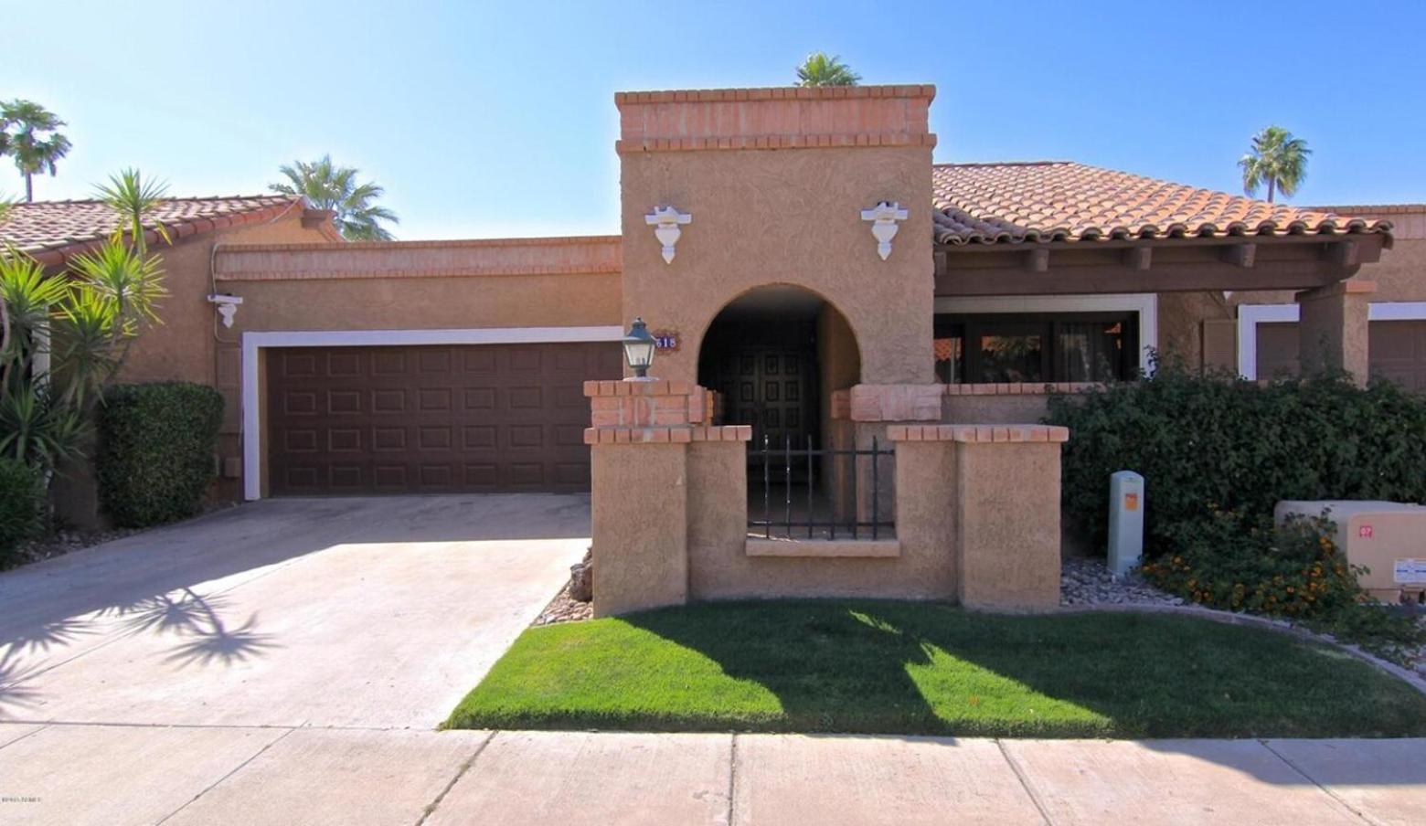 Waterfront, Golf, Camelback Mtn View, 2 Patios Holiday home *