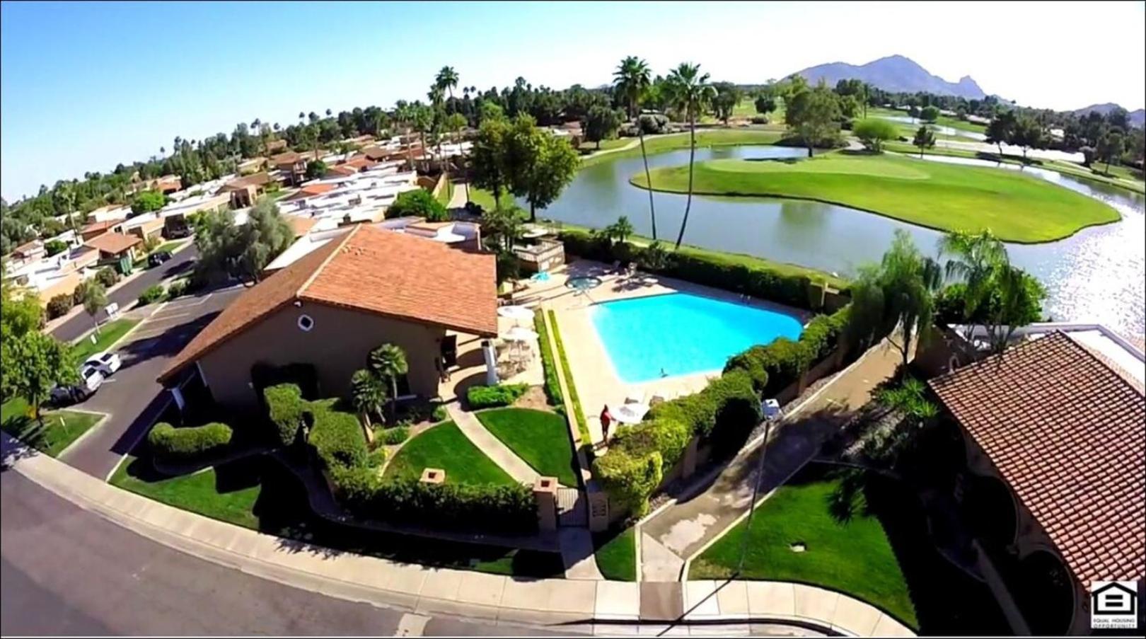Waterfront, Golf, Camelback Mtn View, 2 Patios Holiday home Scottsdale