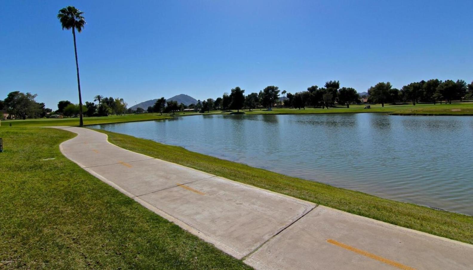 Waterfront, Golf, Camelback Mtn View, 2 Patios Holiday home Scottsdale