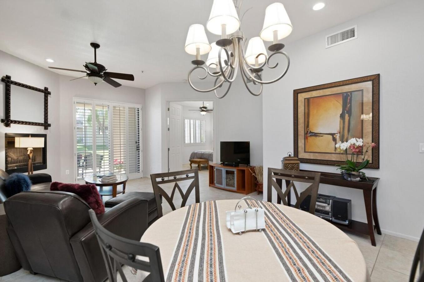 Holiday home Pool-side, 1st Flr, Subd-trail, Walk 2 Dining