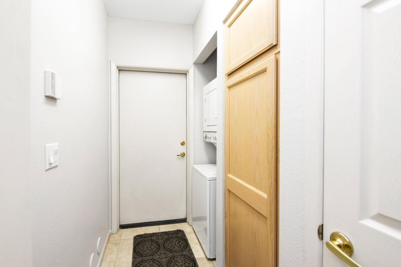 Holiday home Pool-side, 1st Flr, Subd-trail, Walk 2 Dining