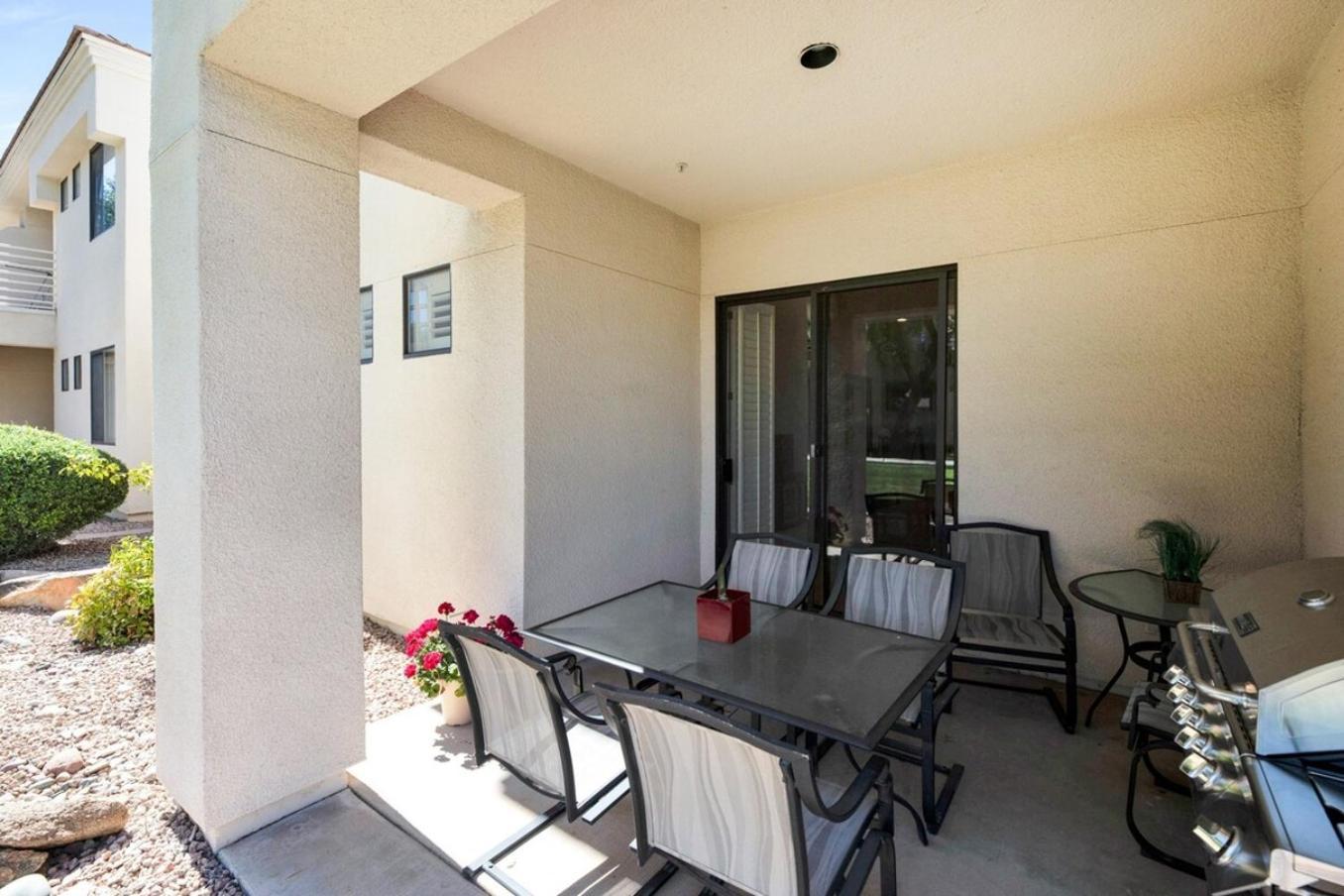 Holiday home Pool-side, 1st Flr, Subd-trail, Walk 2 Dining *