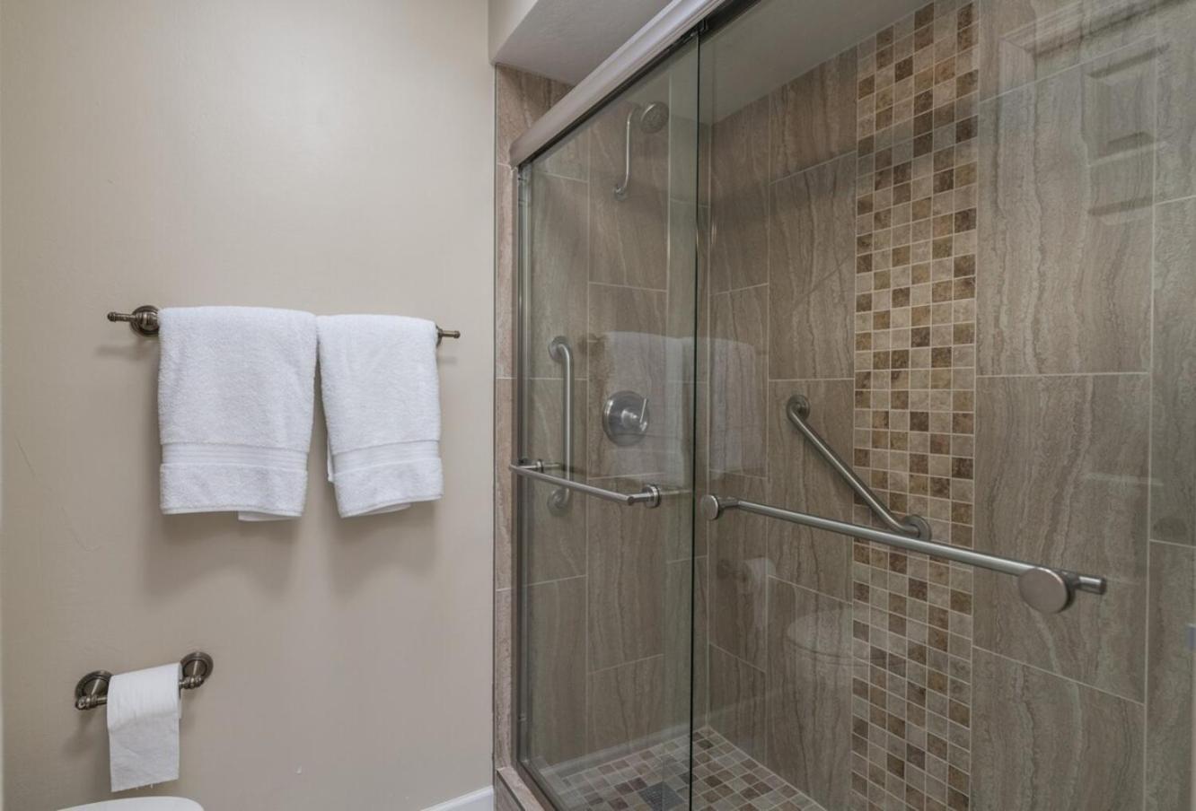 A Few Steps To Heated Pool, Tennis, Bike Trail *