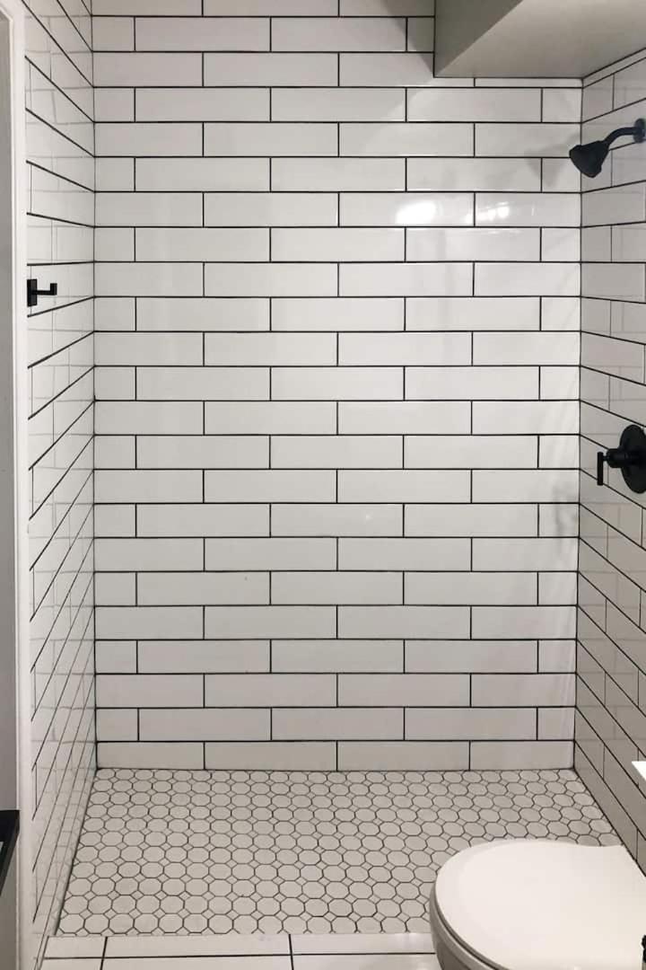 Vibrant 1br Wpatio, Pool, & Parking Holiday home *