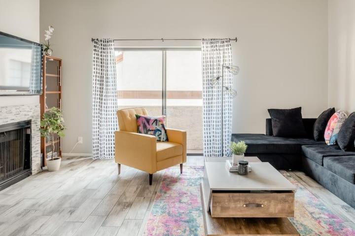 Holiday home Vibrant 1br Wpatio, Pool, & Parking Scottsdale
