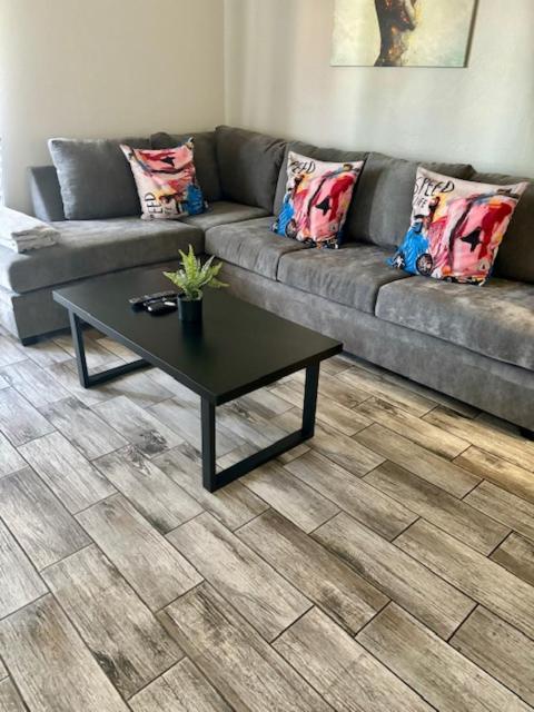 Vibrant 1br Wpatio, Pool, & Parking * Scottsdale