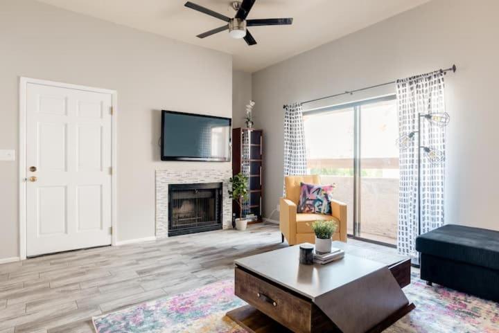 Vibrant 1br Wpatio, Pool, & Parking Holiday home *