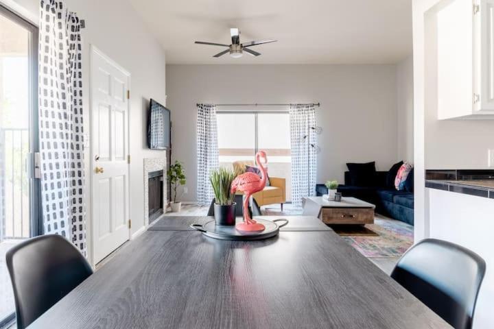 Vibrant 1br Wpatio, Pool, & Parking *