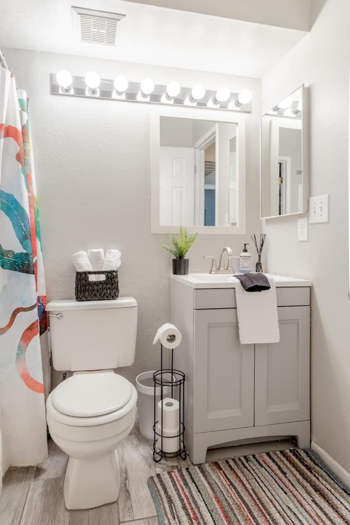 Vibrant 1br Wpatio, Pool, & Parking Holiday home Scottsdale