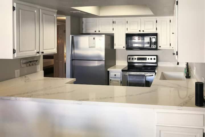 Vibrant 1br Wpatio, Pool, & Parking *