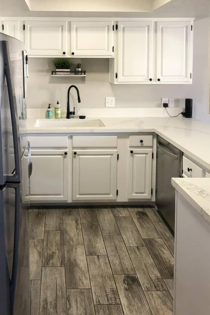Vibrant 1br Wpatio, Pool, & Parking * Scottsdale