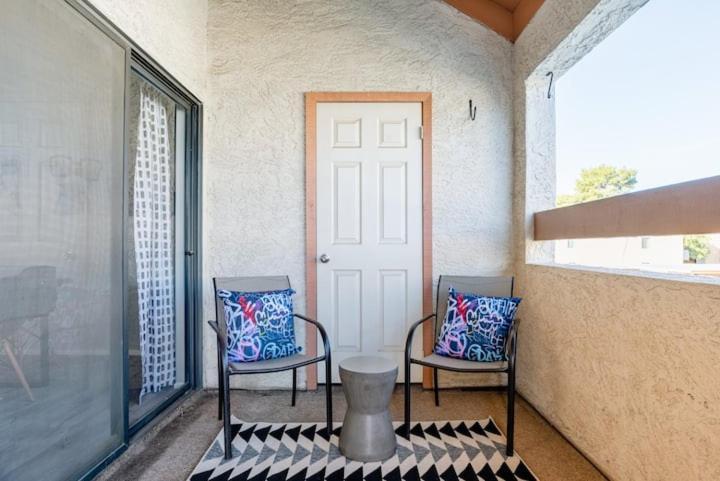 Vibrant 1br Wpatio, Pool, & Parking Holiday home