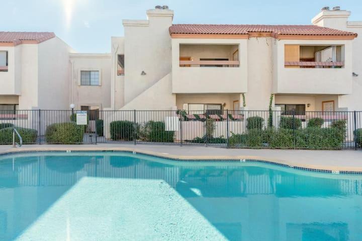 Holiday home Vibrant 1br Wpatio, Pool, & Parking Scottsdale