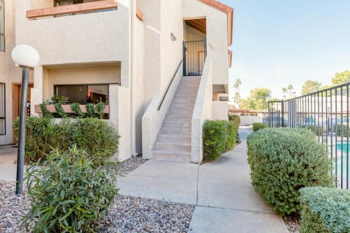 Vibrant 1br Wpatio, Pool, & Parking