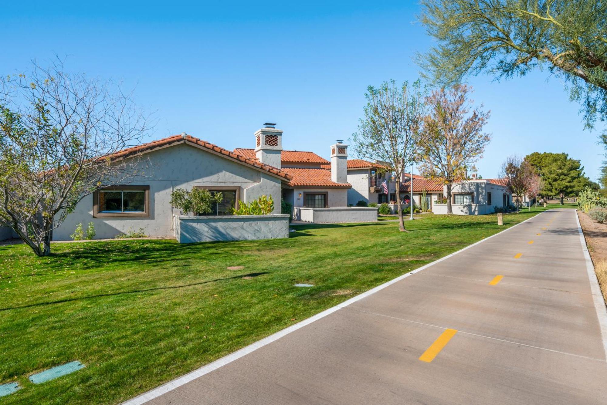 A Few Steps To Heated Pool, Tennis, Bike Trail Holiday home Scottsdale