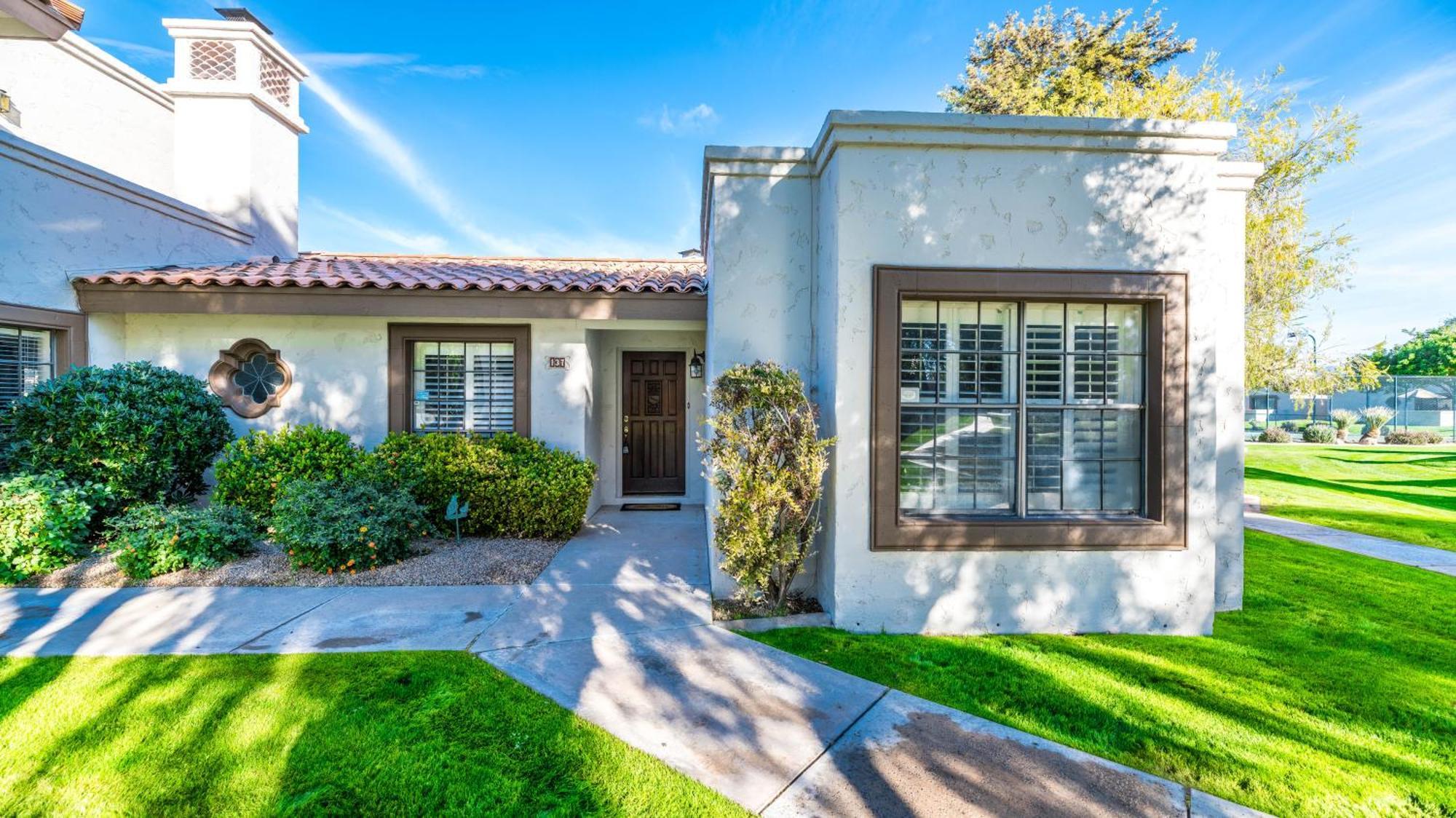 A Few Steps To Heated Pool, Tennis, Bike Trail Holiday home Scottsdale