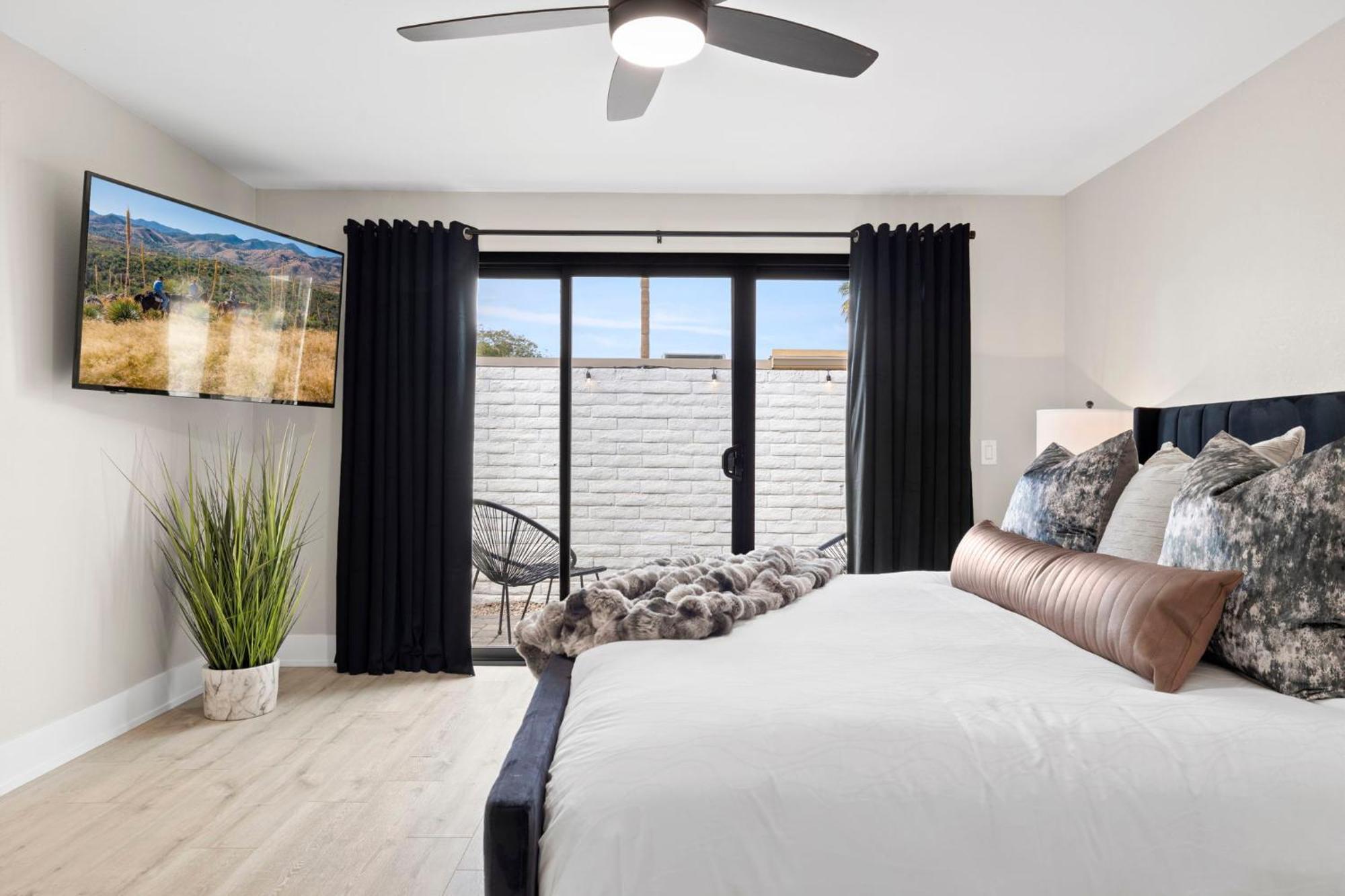 Andravida Of Old Town By Paseohomesaz - Shared Heated Pool/spa *