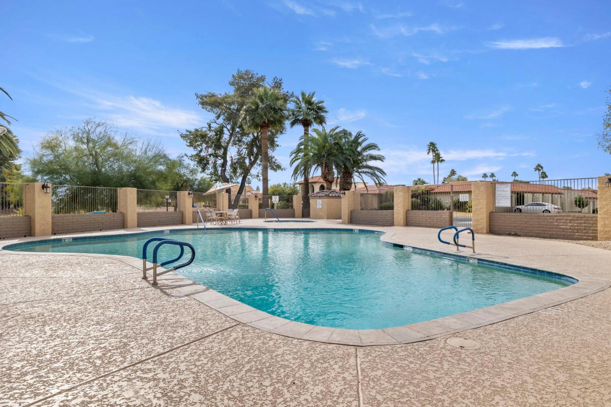 Andravida Of Old Town By Paseohomesaz - Shared Heated Pool/spa *