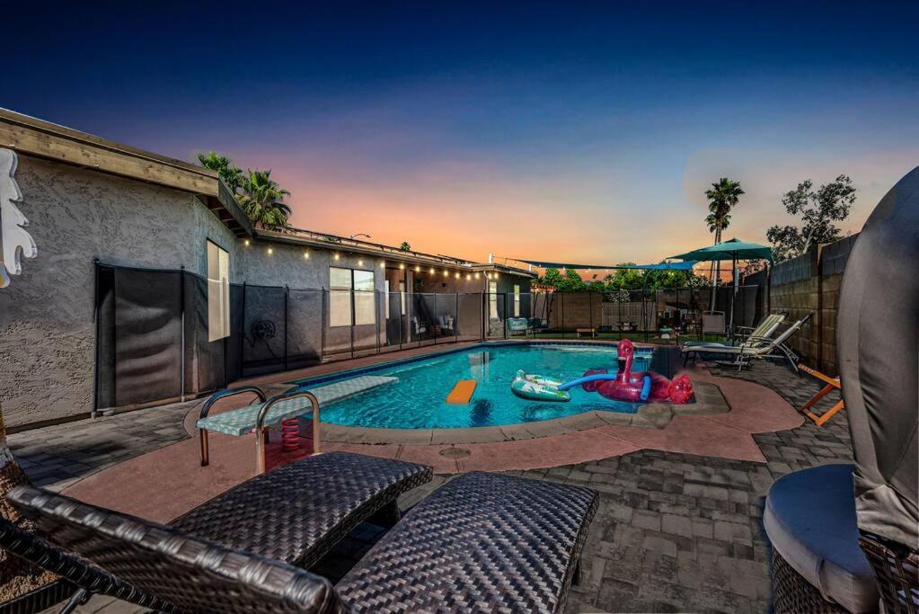 Ultimate Family Getaway W Heated Pool & Themed Holiday home *