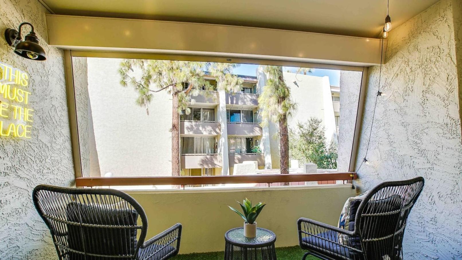 Heated Pool & Hot Tub-walk To Old Town Condo! Holiday home *