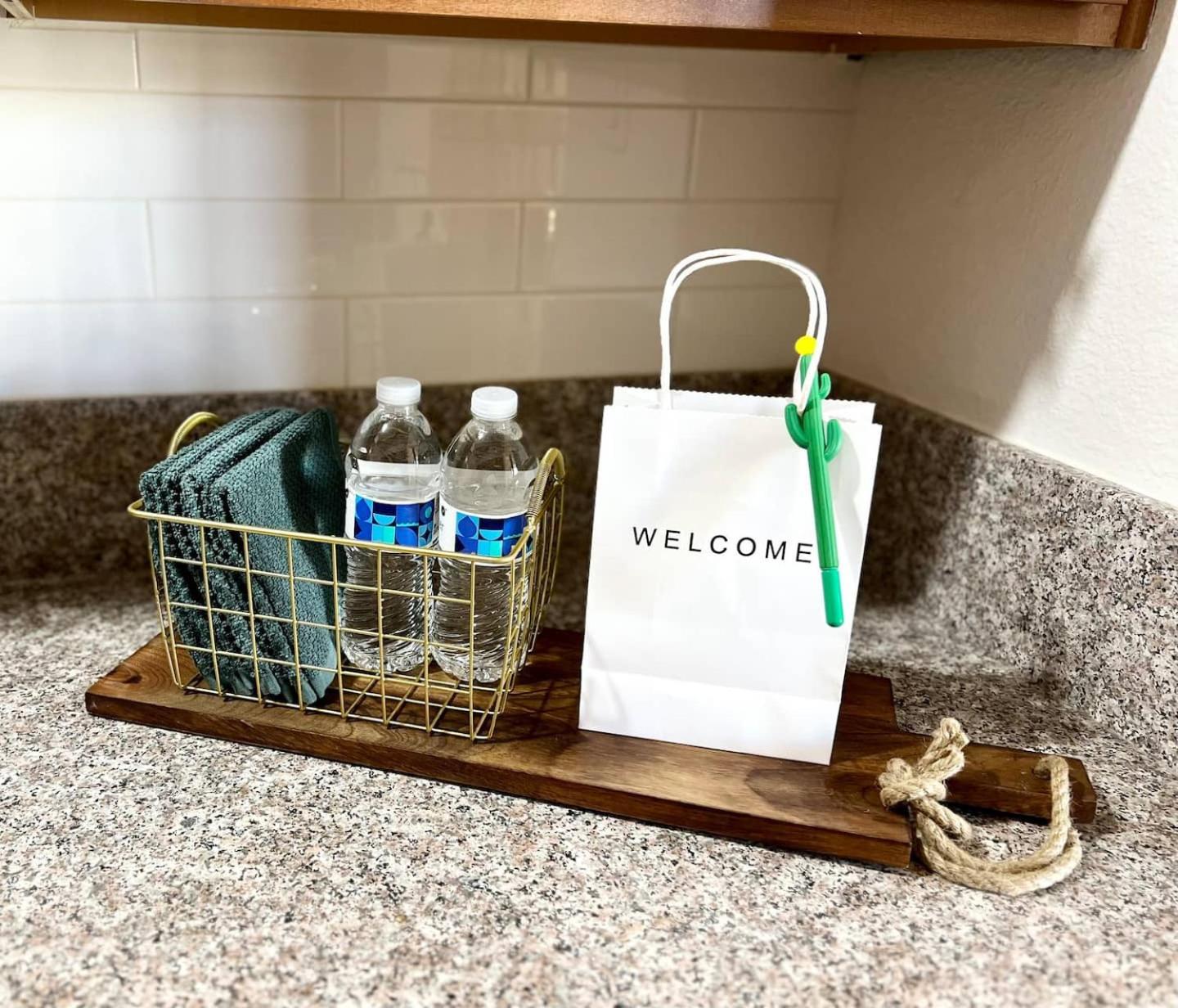 Heated Pool & Hot Tub-walk To Old Town Condo!