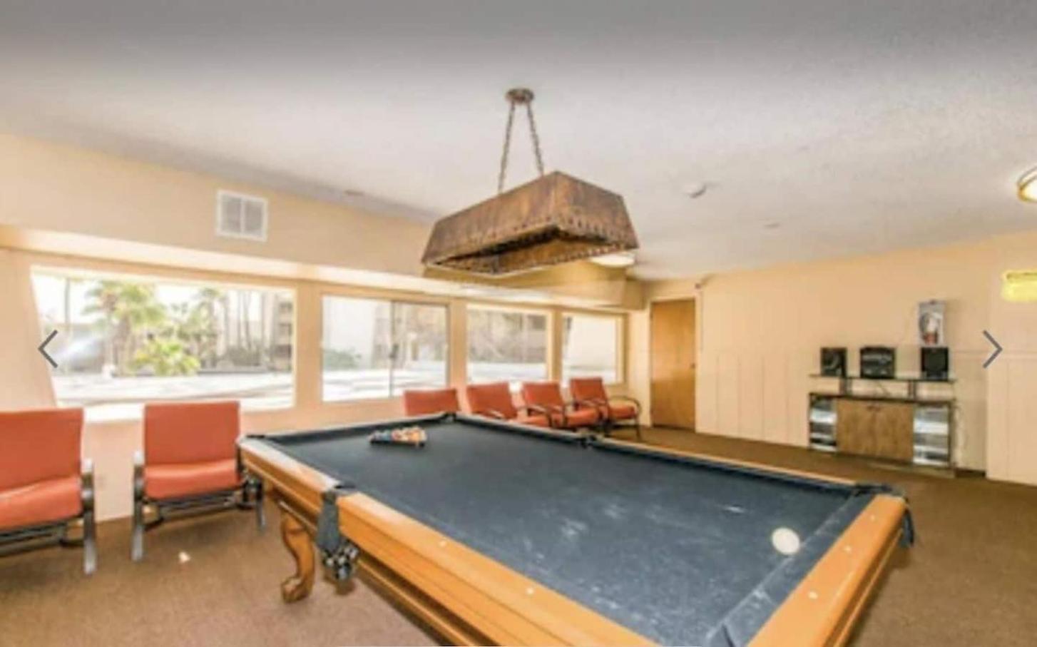 Holiday home Heated Pool & Hot Tub-walk To Old Town Condo! *