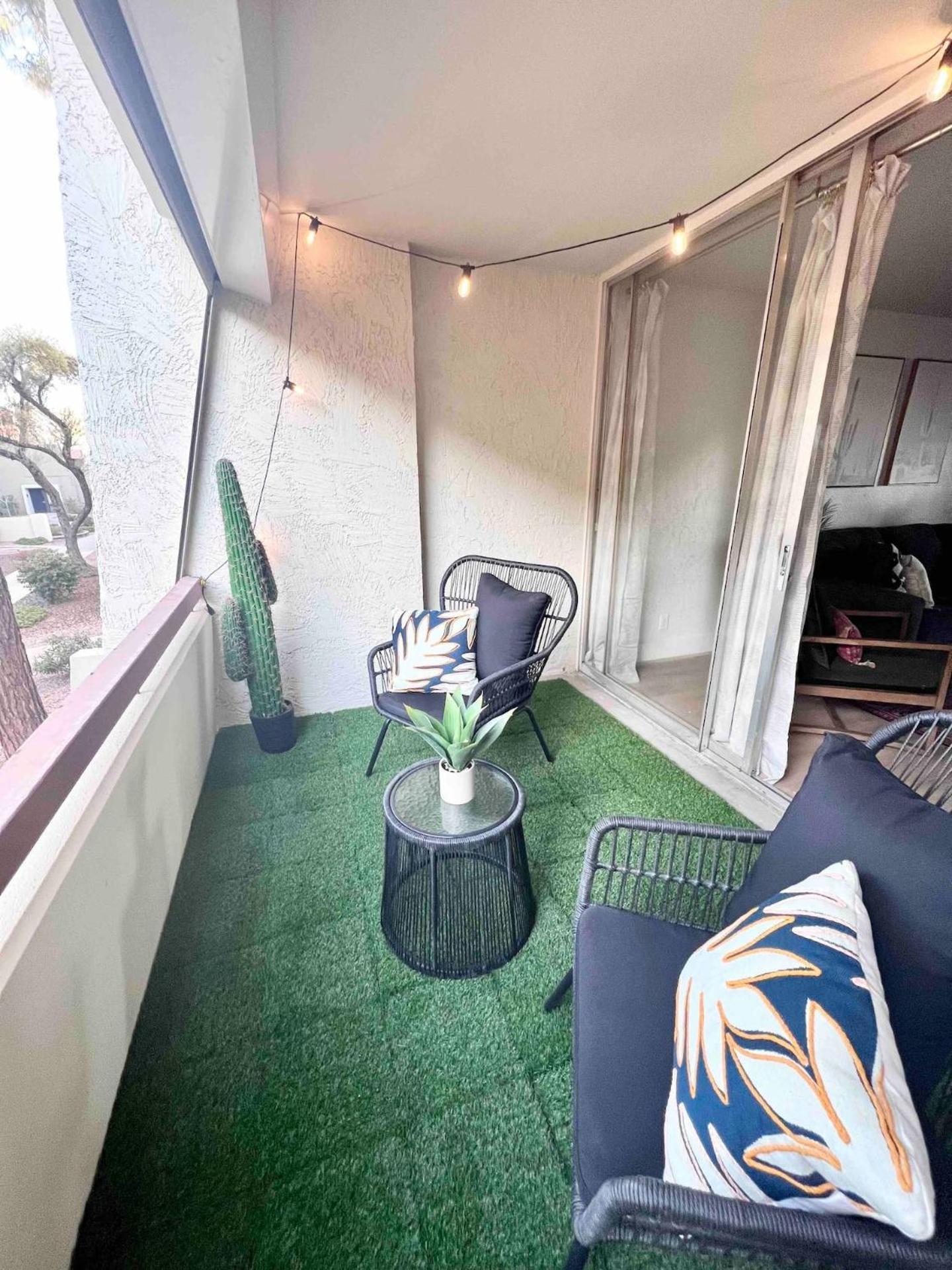 Heated Pool & Hot Tub-walk To Old Town Condo! * Scottsdale