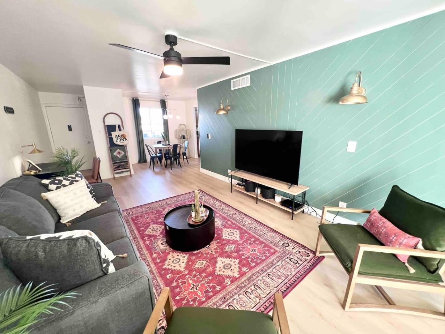 Holiday home Heated Pool & Hot Tub-walk To Old Town Condo! Scottsdale
