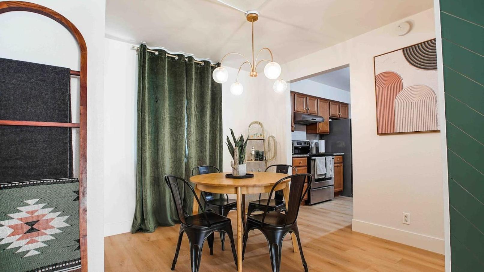 Heated Pool & Hot Tub-walk To Old Town Condo!